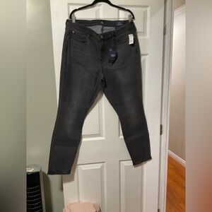Gray Skinny Jeans with Distressed Details